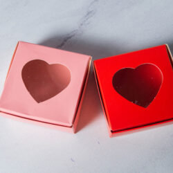 Caja 8x8x3,5 Visor Corazón x5u.