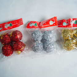 Adorno bolita glitter con pelitos 4cm x 4U
