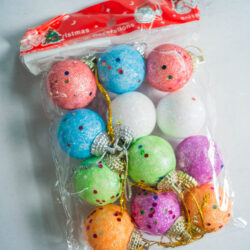 Esfera navideña telgopor con confetti 3cm x 12U